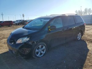 Toyota Sienna LE 3.5L 6 2012
