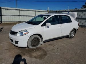 Nissan Versa S 1.8L 4 2011