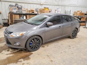 Ford Focus SE 2.0L 4 2012