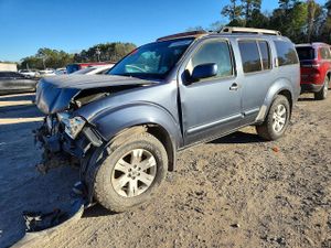 Nissan Pathfinder LE 4.0L 6 2005