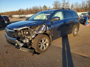 Toyota Highlander LE 3.5L 6 2014