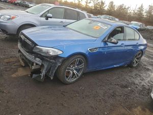 BMW M5 4.4L 8 2013