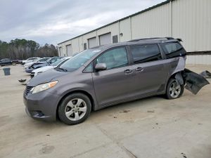 Toyota Sienna LE 3.5L 6 2012