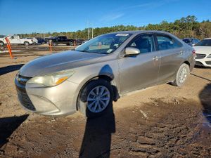 Toyota Camry LE 2.5L 4 2015
