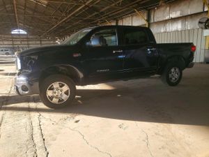 Toyota Tundra CREWMAX LIMITED 5.7L 8 2010