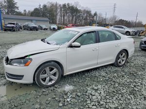 Volkswagen Passat SE 2.0L 4 2013