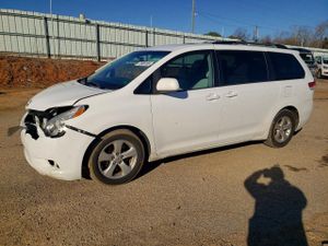 Toyota Sienna LE 3.5L 6 2014
