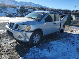 Nissan Titan XE 5.6L 8 2005