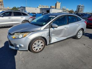 Ford Focus SE 2.0L 4 2012