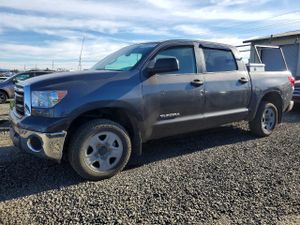 Toyota Tundra CREWMAX SR5 4.6L 8 2013