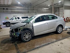 Chevrolet Aveo (Sonic) LT 1.8L 4 2015