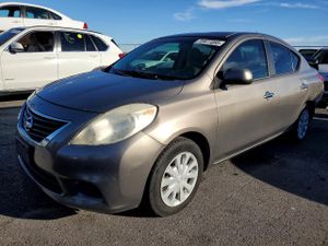 Nissan Versa S 1.6L 4 2013
