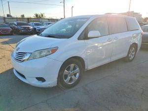 Toyota Sienna LE 3.5L 6 2015