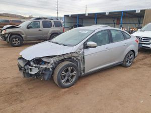 Ford Focus SE 2.0L 4 2014