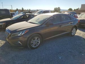 Hyundai Sonata SE 2.4L 4 2015