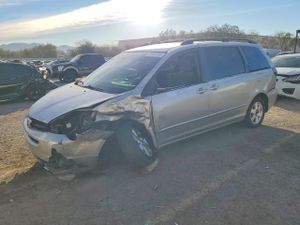 Toyota Sienna CE 3.3L 6 2004