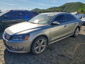 Volkswagen Passat SEL 2.0L 4 2014