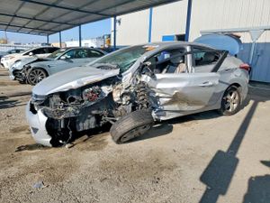 Hyundai Elantra GLS 1.8L 4 2013