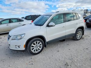 Volkswagen Tiguan SE 2.0L 4 2010
