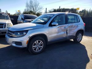 Volkswagen Tiguan S 2.0L 4 2013