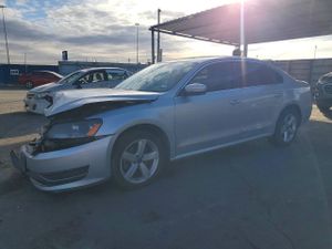Volkswagen Passat SE 2.0L 4 2013