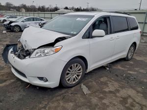 Toyota Sienna XLE 3.5L 6 2013