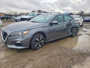 Nissan Altima SV 2.5L 4 2021