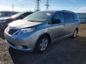 Toyota Sienna LE 3.5L 6 2011