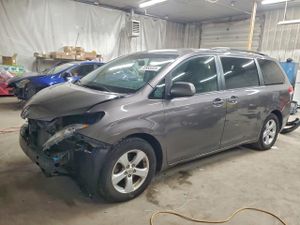 Toyota Sienna LE 3.5L 6 2011