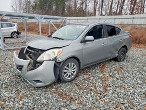 Nissan Versa S 1.6L 4 2014