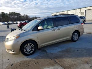 Toyota Sienna XLE 3.5L 6 2012