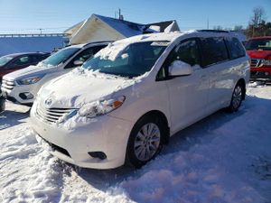 Toyota Sienna LE 3.5L 6 2015
