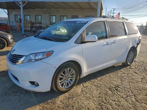 Toyota Sienna XLE 3.5L 6 2011