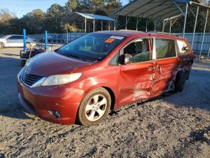 Toyota Sienna LE 3.5L 6 2013