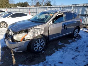 Nissan Rogue S 2.5L 4 2013