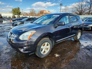 Nissan Rogue S 2.5L 4 2013