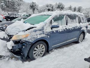 Toyota Sienna LE 3.5L 6 2013