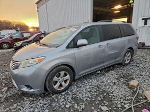 Toyota Sienna LE 3.5L 6 2015