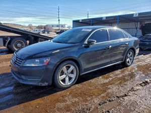 Volkswagen Passat SE 2.0L 4 2012