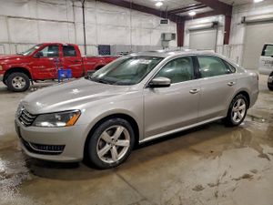 Volkswagen Passat SE 2.0L 4 2013