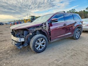 Toyota Highlander LE 3.5L 6 2015