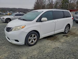 Toyota Sienna LE 3.5L 6 2012