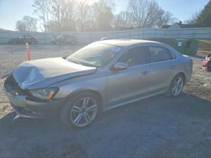 Volkswagen Passat SE 3.6L 6 2012