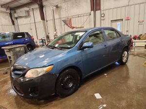 Toyota Corolla BASE 1.8L 4 2013