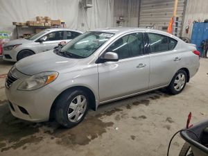 Nissan Versa S 1.6L 4 2014