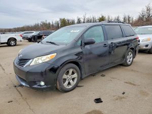 Toyota Sienna LE 3.5L 6 2011