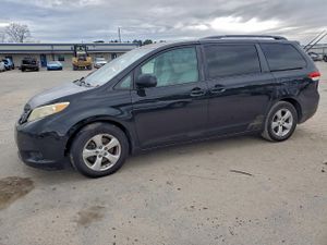 Toyota Sienna LE 3.5L 6 2012