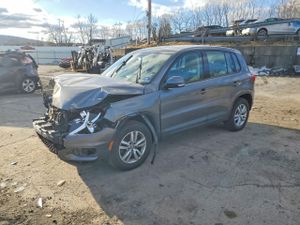 Volkswagen Tiguan S 2.0L 4 2014