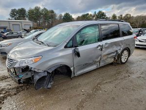 Toyota Sienna LE 3.5L 6 2011