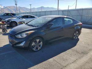 Hyundai Elantra SE 2.0L 4 2014